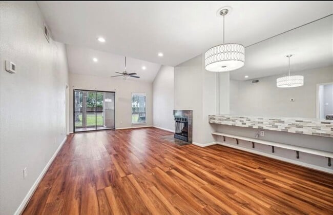 Building Photo - 4144 Greystone Way Unit 102 Rental