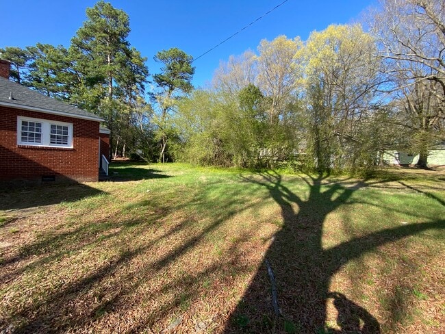 Photo - Very nice 4 bedroom 1 bathroom house JUST REMODLED (Spring 2022)