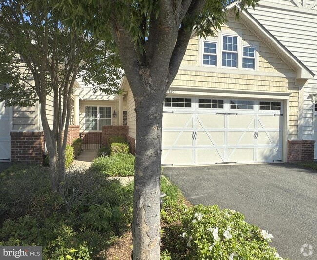 Building Photo - 44342 Oakmont Manor Square Rental