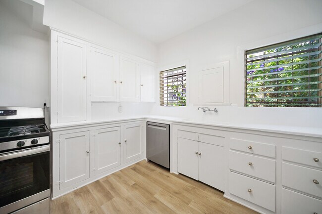 Photo - 133 S Sycamore Ave