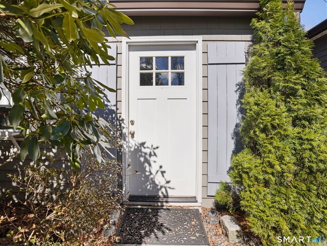 Photo - 212 New Canaan Ave