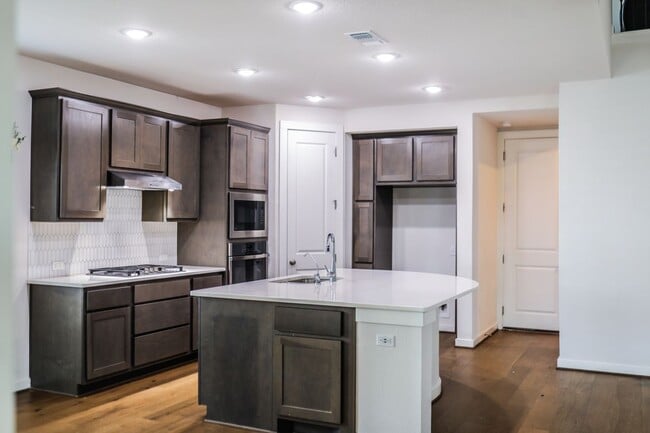 Photo - 112 Rosebush Dr