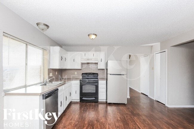 2113 Deerfield Dr