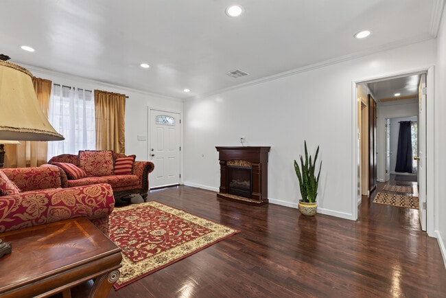 Photo - 14243 Community St