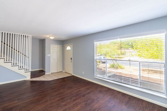 Photo - Beautiful 3 bedroom Home in West Congress!