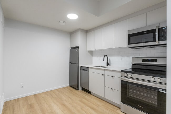 Building Photo - 12327-12107 107 St NW