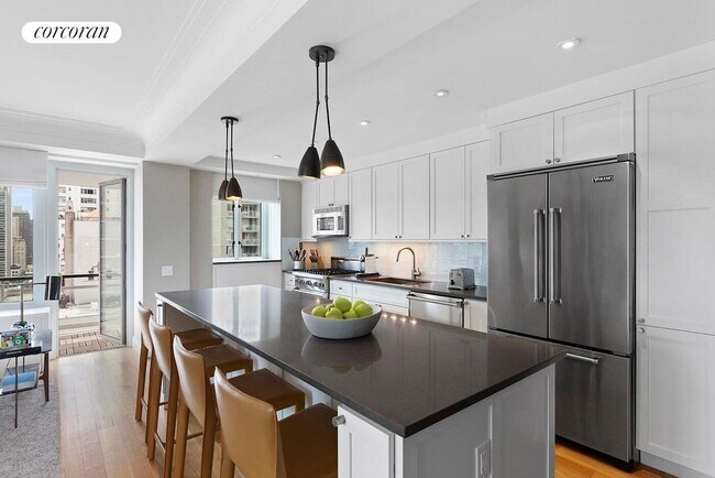 Photo - 200 E 66th St