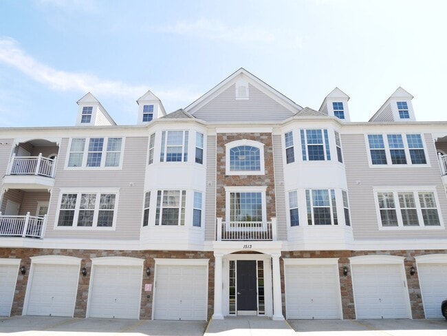 Building Photo - Two Bedroom Luxury Condo Located in Four Seasons at St. Margaret's