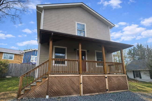 Building Photo - Modern Boone Home | Double Primary Suites | Walk to New Market, Watauga High & the AppalCART