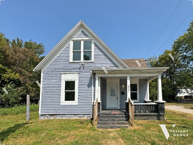 Cottage-Style Four-Bedroom One-Bath Home i... - Cottage-Style Four-Bedroom One-Bath Home i...