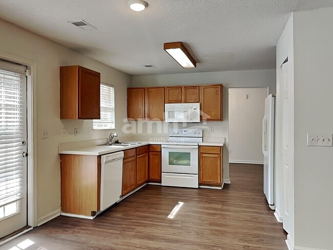 Photo - 505 Kingsman Ln