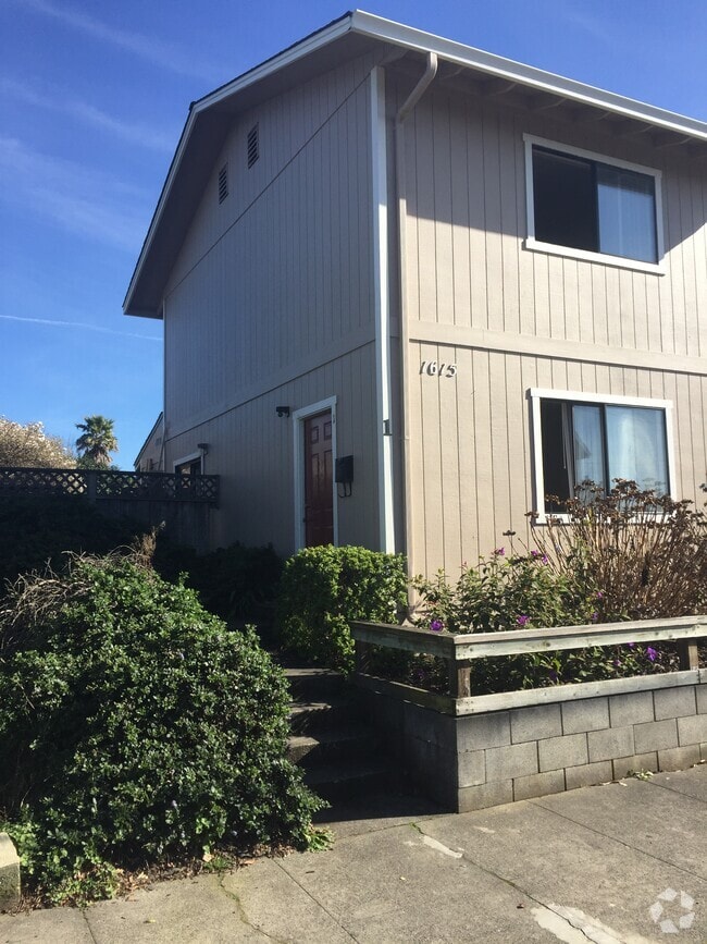 Building Photo - 1615 C St Unit 1 Rental