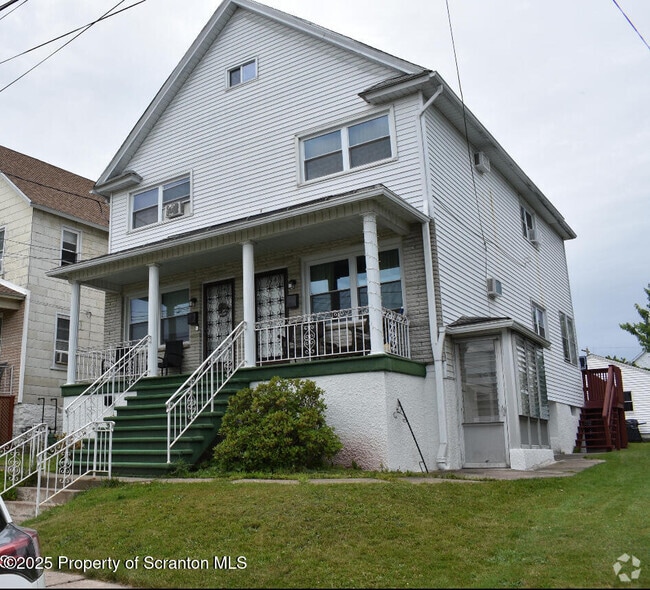 Building Photo - 1349 Dartmouth St Rental