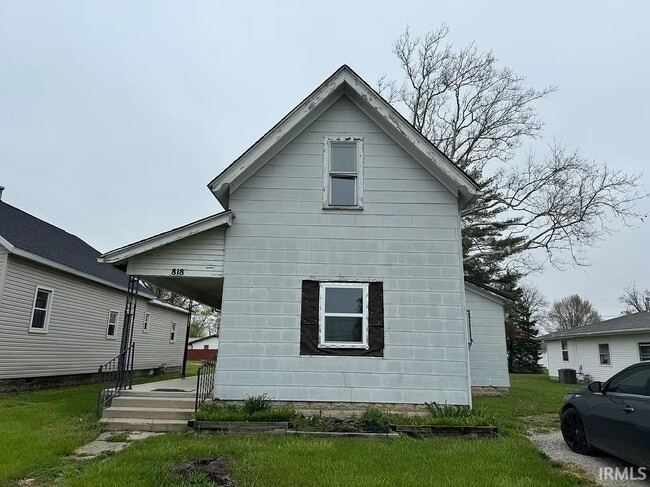 Building Photo - 818 E Main St