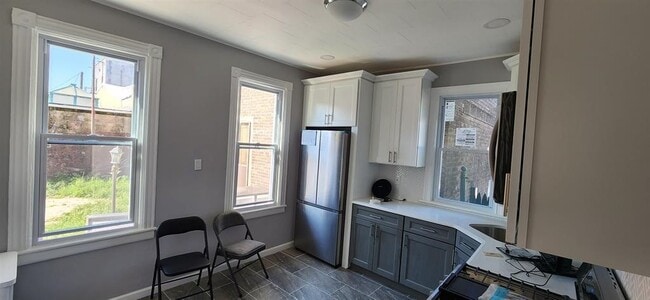 Photo - 100 W 12th St