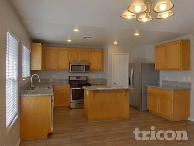 Photo - 1227 Golden Apple St