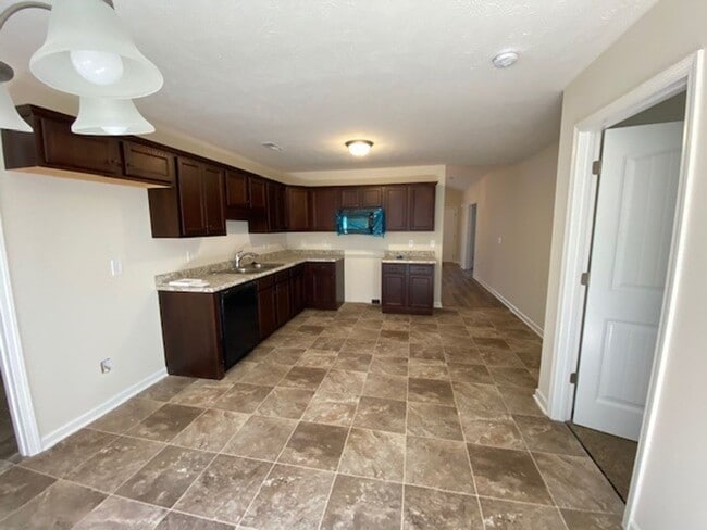 Photo - 3 Bedroom 2 bath with 2 Car Garage Home Fo...