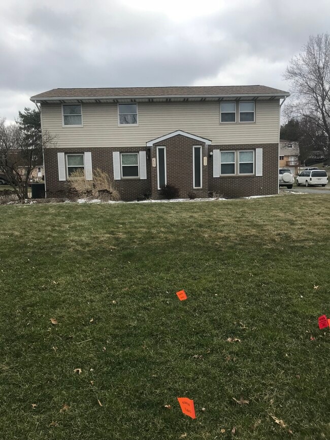 Building Photo - 2960 Thackeray Ave NW Rental