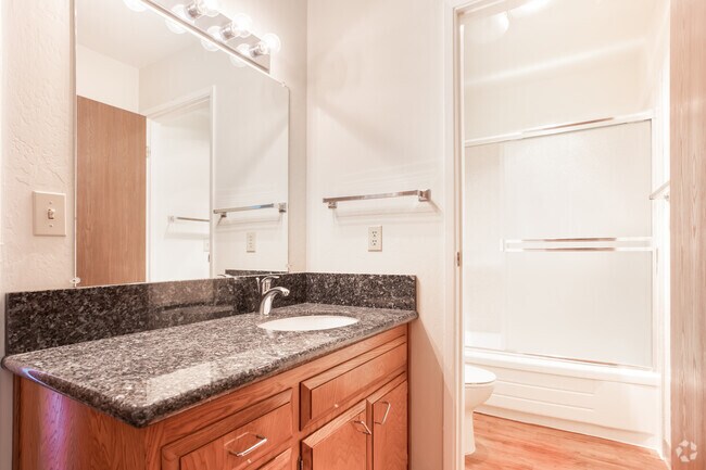 1BR, 1BA - 1A Upstairs - 728 SF