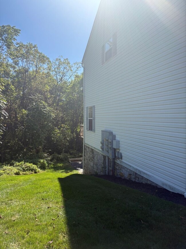 Photo - 3 Bedroom/1.5 Bath End Unit, Parking-Cherr...