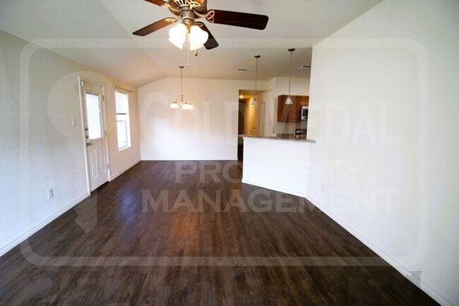 Photo - 907 Lasso Dr