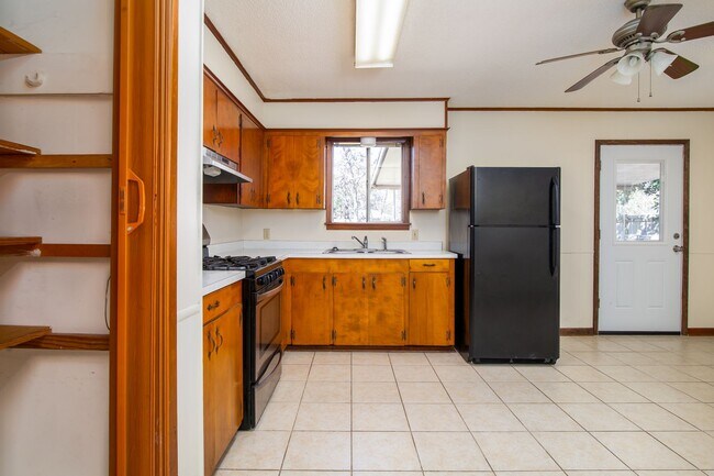 Photo - 6000 Larkspur Dr