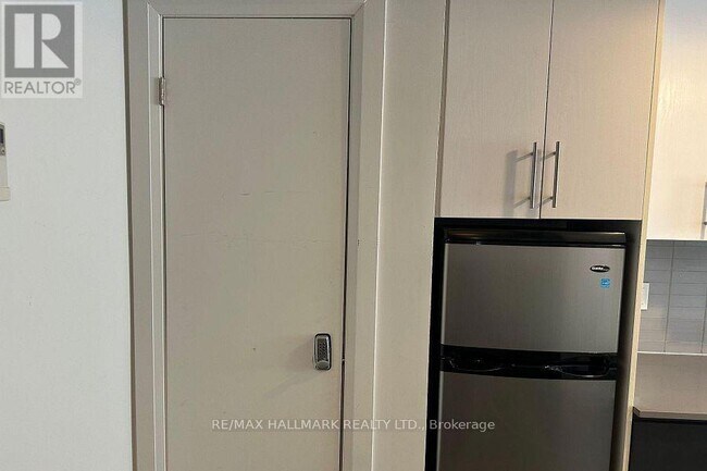 Photo - 595 St Clair Ave W Unit 5