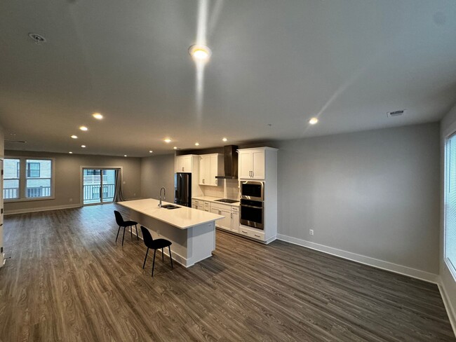 Photo - 654 Noush Ct