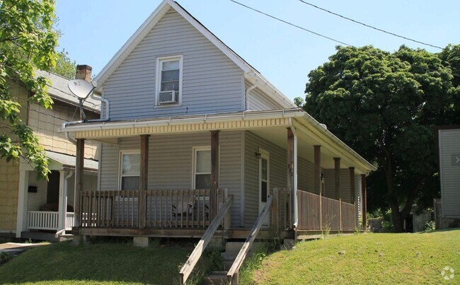 Building Photo - Small single family with 1st floor laundry Rental