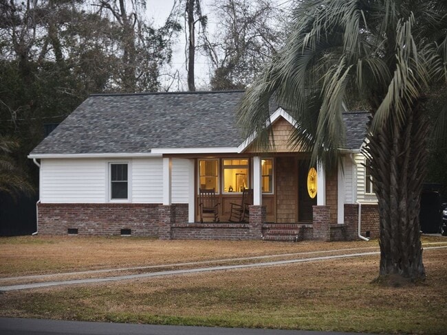 Charming 2BR/1BA Home in West Ashley – W/D... - Charming 2BR/1BA Home in West Ashley – W/D...