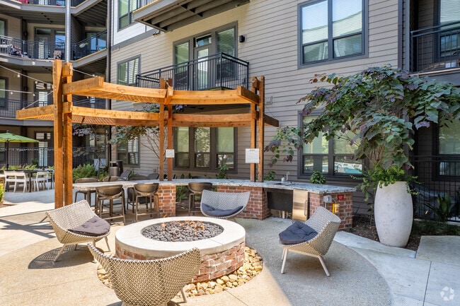 Pool & Courtyard - The Jade at Avondale