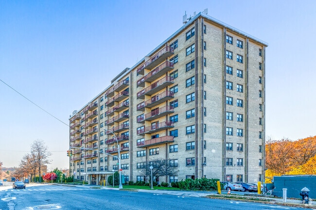 The Fountains 1000-1100 Clove Rd - The Fountains Apartments