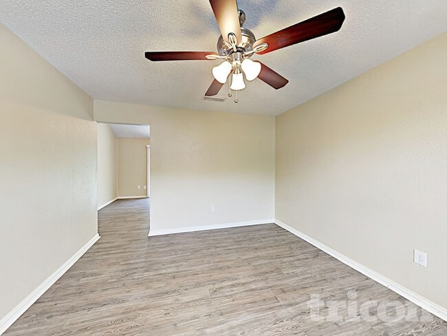 Photo - 1308 E Timberview Ln