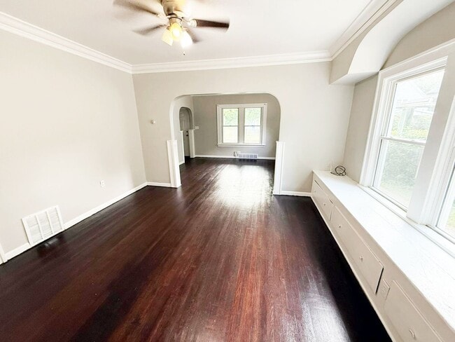 Building Photo - 4 BED 1 BATH SINGLE FAMILY HOME IN MT PLEA...