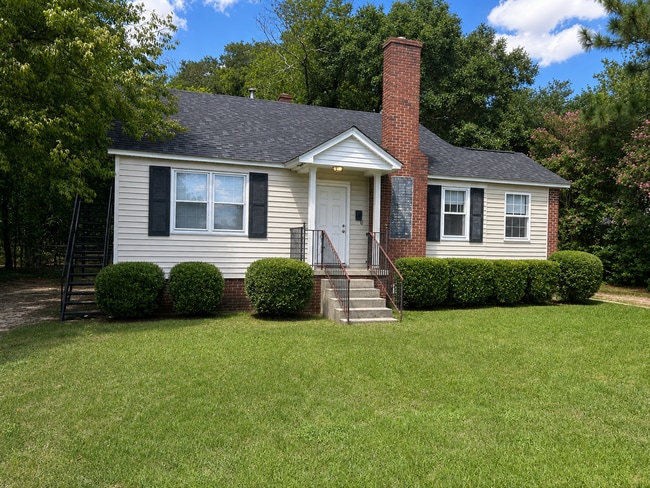 Building Photo - 2015 Holt Dr