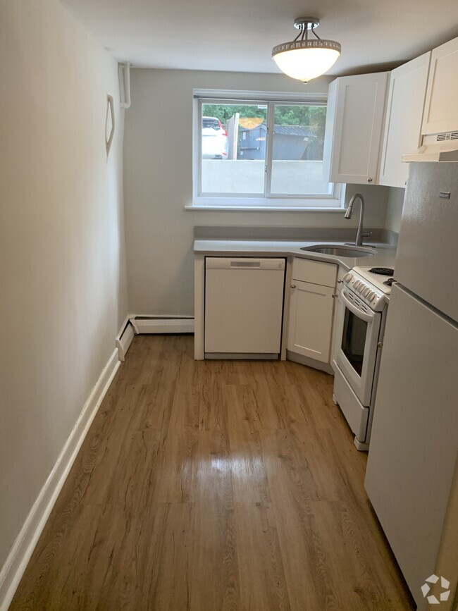 Building Photo - 12 Sutherland Rd Unit 3 Rental