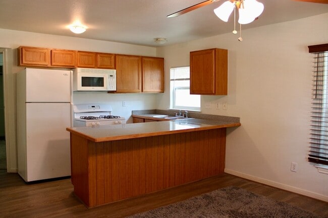 Photo - 219 W 5th St