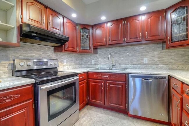 Photo - 502 E Harding Dr