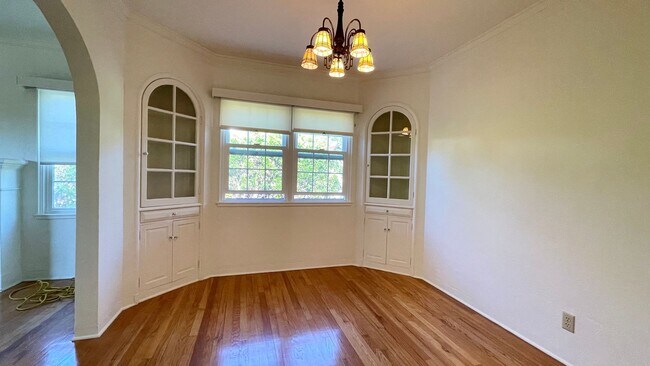Photo - 1491 Iris St