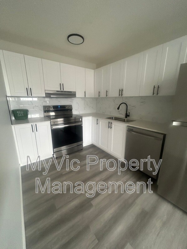 Photo - 11919-11101 101 St NW Unit One Bed