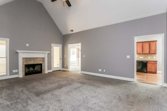 Photo - 1085 Chippewa Oak Dr NE