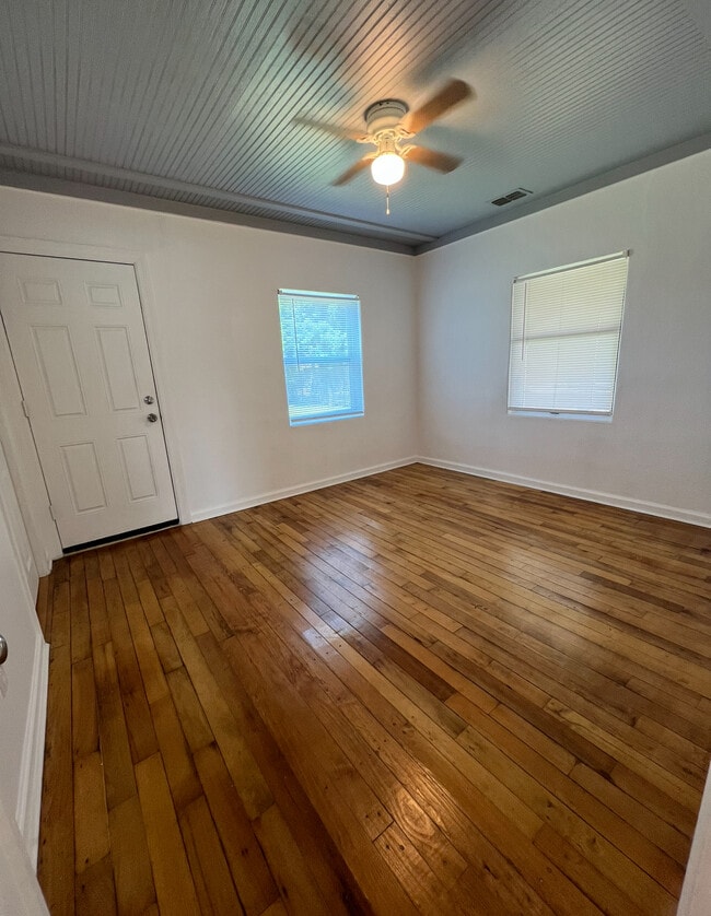 Photo - 412 Riverside Dr