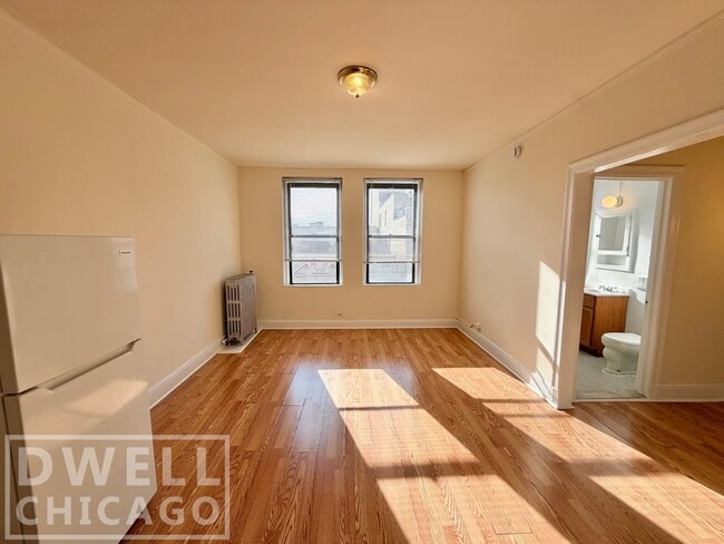 Building Photo - 2770 N Milwaukee Ave Unit 331