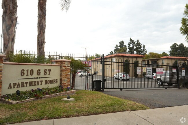 Photo - Pinetree Plaza Apartments