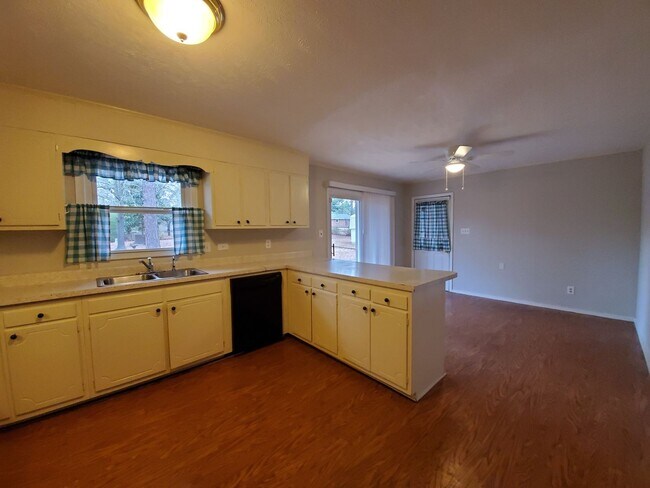 Photo - 3346 Cornell Dr