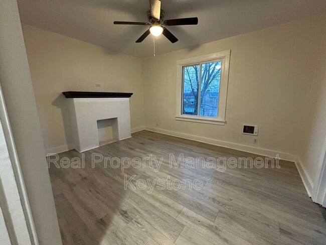 Building Photo - 122 E 16th Ave Unit 2