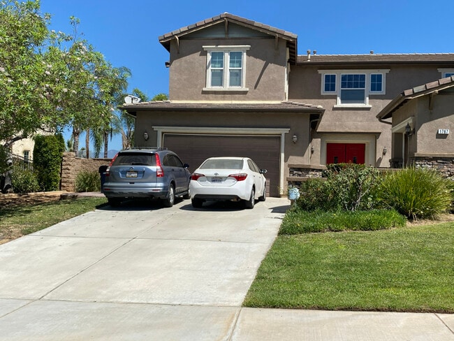 Photo - 1 Brittany Dr Casa