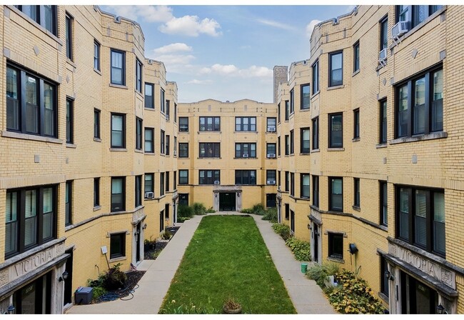 Building Photo - 3819.5 N Greenview Ave Unit 2W