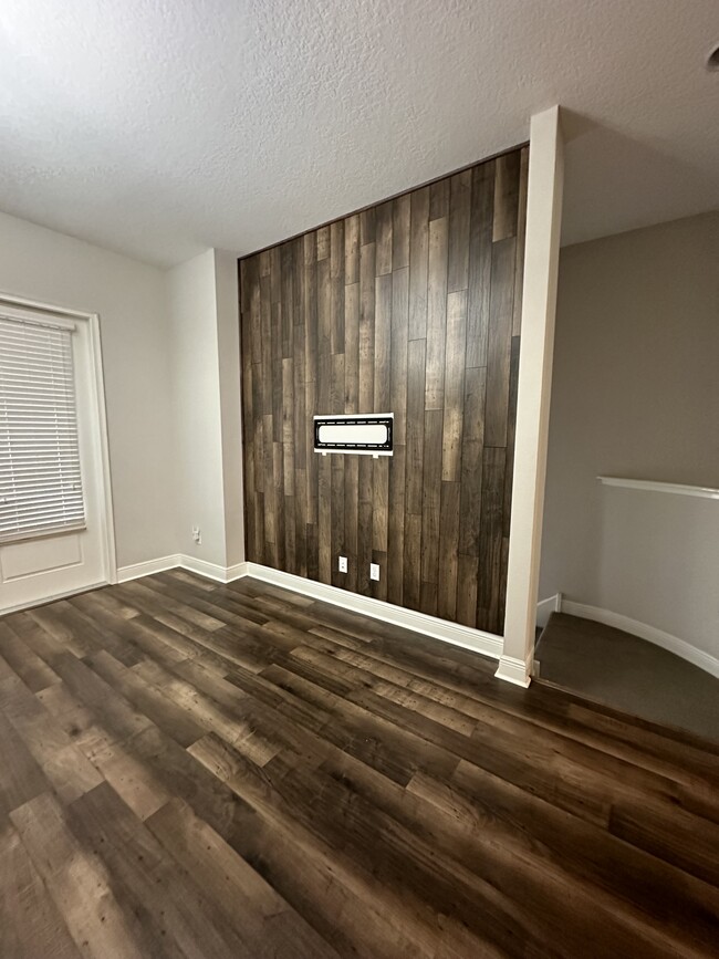 Photo - 1608 Lobelia Dr Townhome