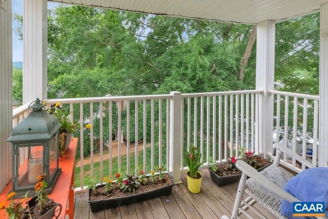 Photo - 1242 Villa Ln